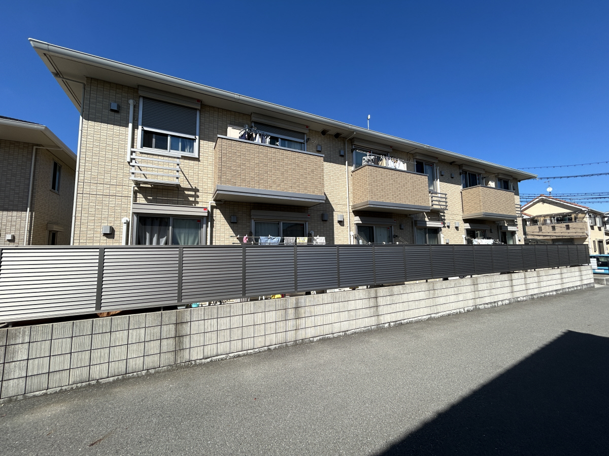物件番号:1076730708 エアコン2台付き 広々1坪風呂 インターネット無料 駐車場1台込の賃料です