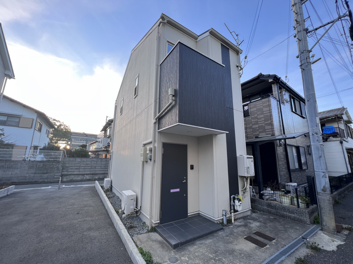 物件番号:1076738733 明石駅徒歩圏内　タウンハウスの角部屋　設備充実の築浅物件です