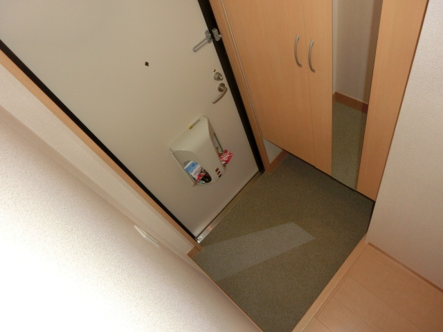玄関 ※1階のお写真になります 写真7