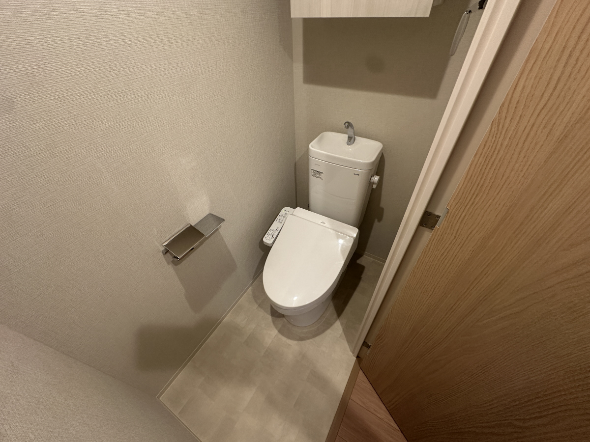 トイレ 別部屋の写真 写真5