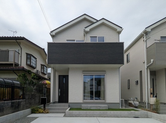 物件番号:1076744813 普通車並列2台駐車可能!ペット飼育可能☆うれしいパントリー付き♪