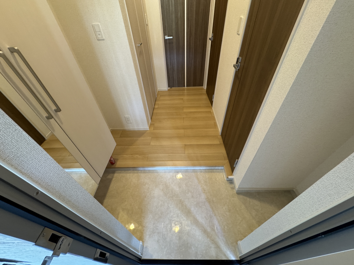 玄関 ※同メーカー施工イメージです 写真7