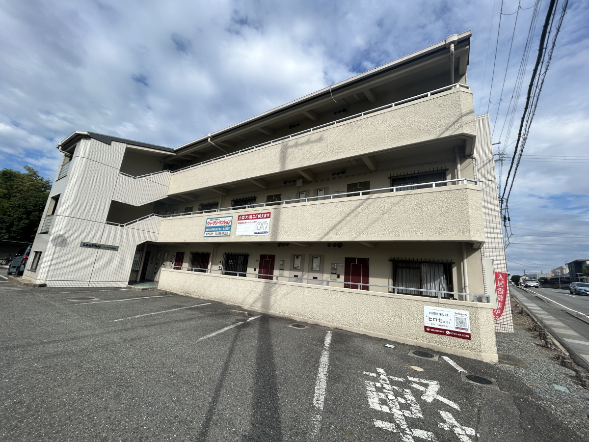 物件番号:1076733788 敷地内駐車場完備　日当り良好　小学校近く子育て世帯にオススメです