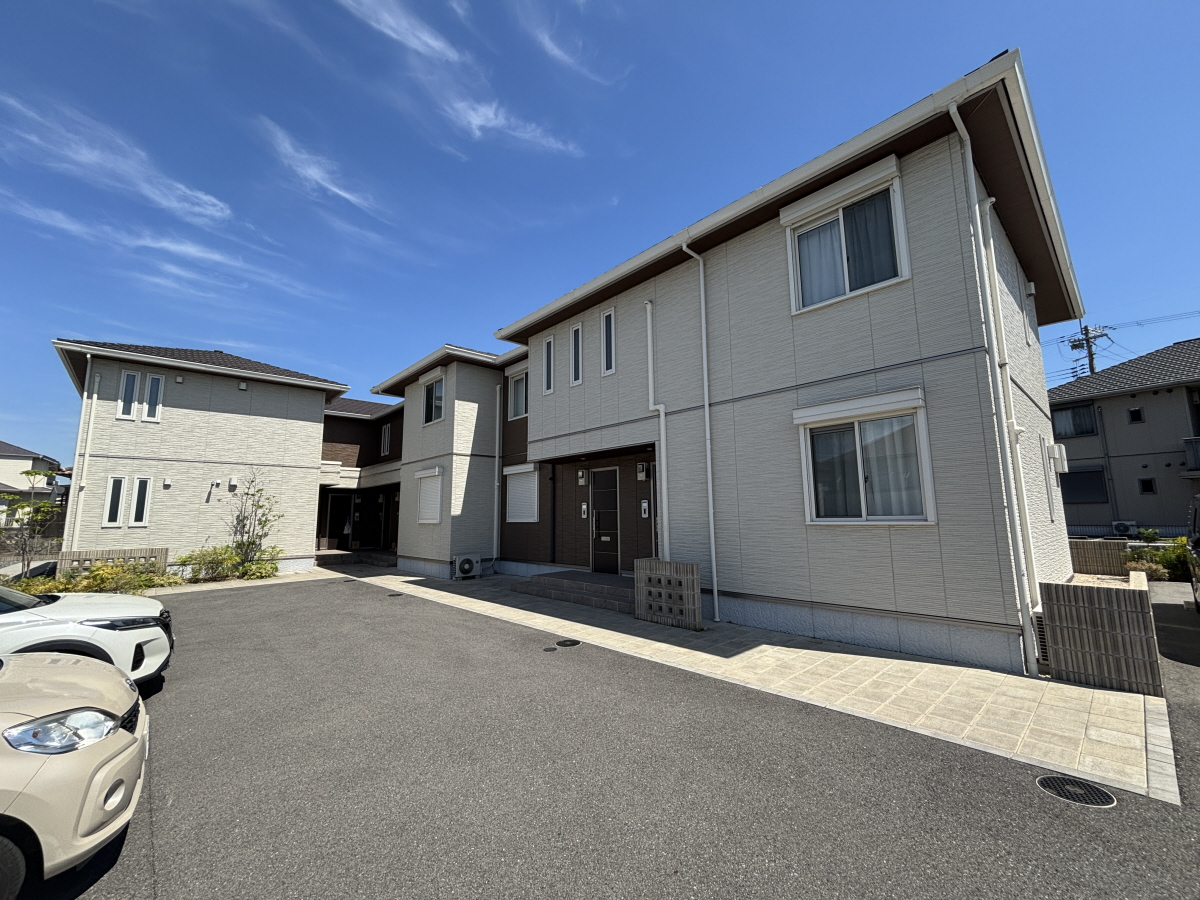 物件番号:1076736432 大手ハウスメーカー施工の新築ハイツ　駐車場1台込の賃料　インターネット無料