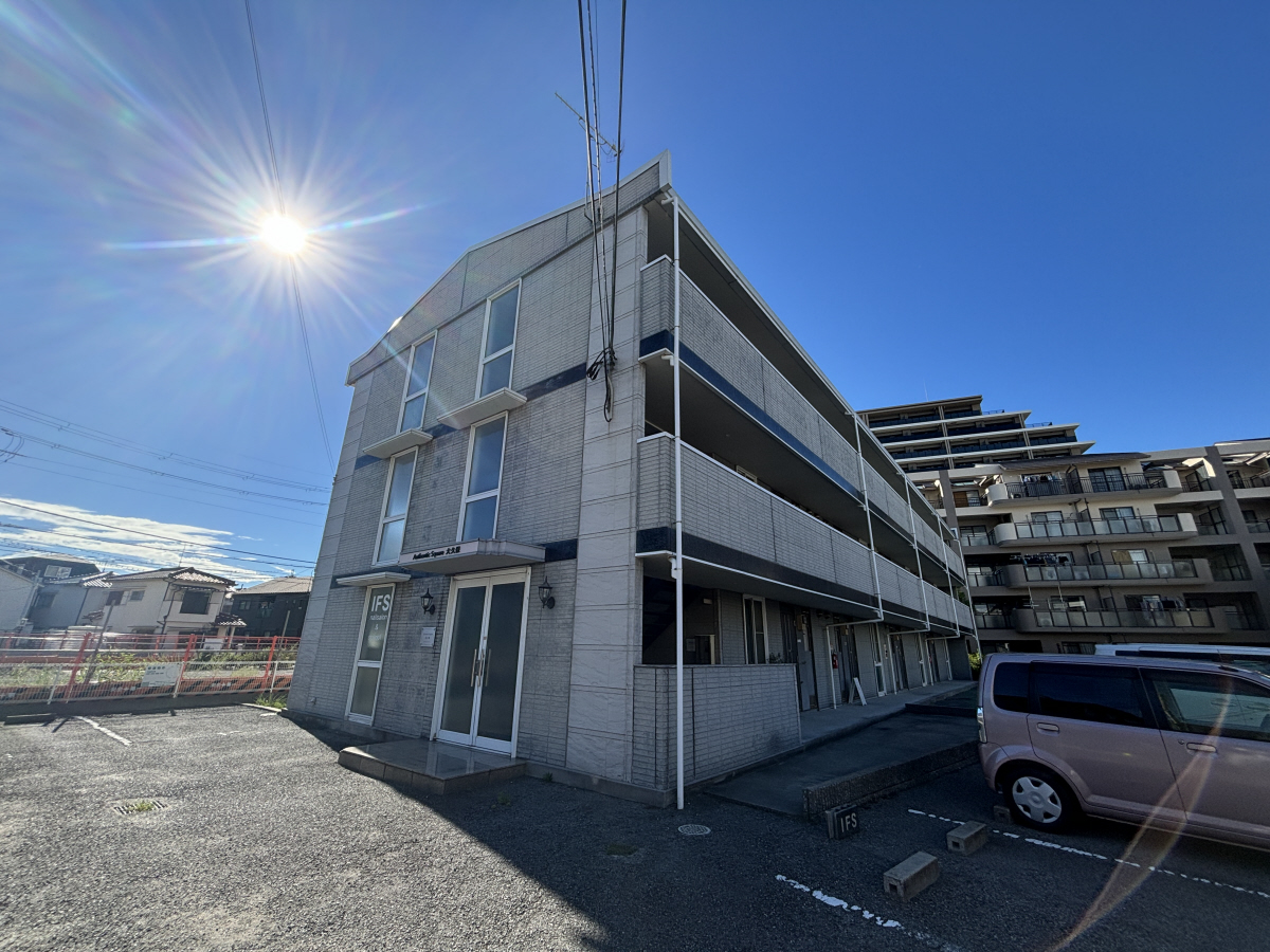 物件番号:1076736870 駐車場1台込　駅まで徒歩圏内です　システムキッチン　広々バルコニー