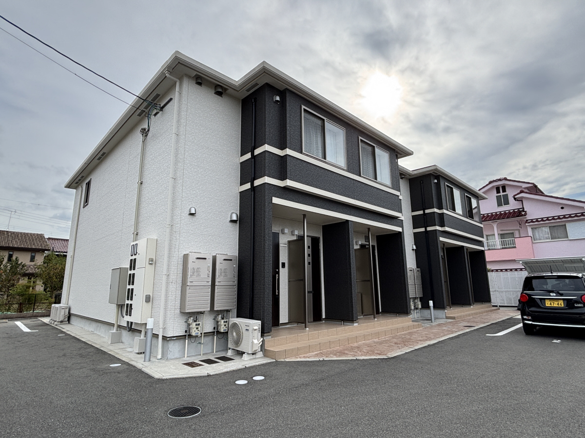 物件番号:1076738218 大手ハウスメーカー施工の築浅ハイツ　生活便利で設備充実　インターネット無料