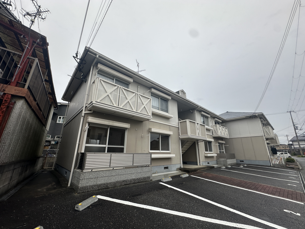 物件番号:1076739398 全部屋角部屋で日当り良好　駐車場1台込みの賃料　コンビニ近くです