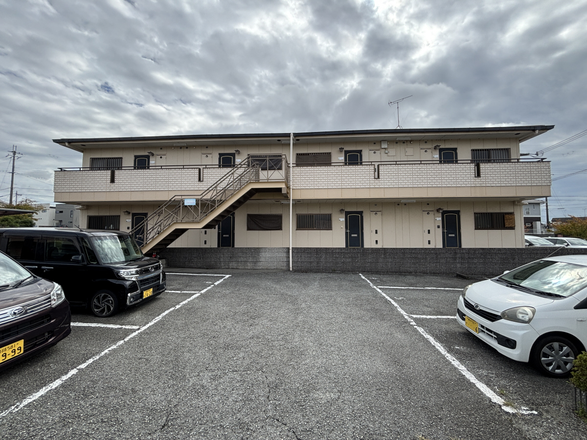 物件番号:1076739400 スーパー近くで生活便利　駐車場台込の賃料で賃料抑えられます♪