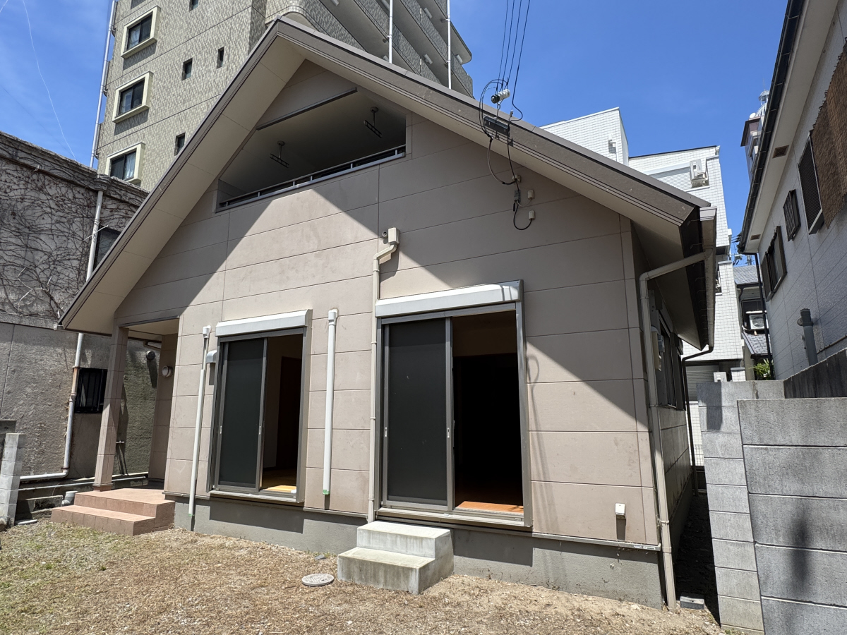 物件番号:1076743423 JR/山陽明石駅まで6分立地で広い庭付き！！2台駐車可能☆