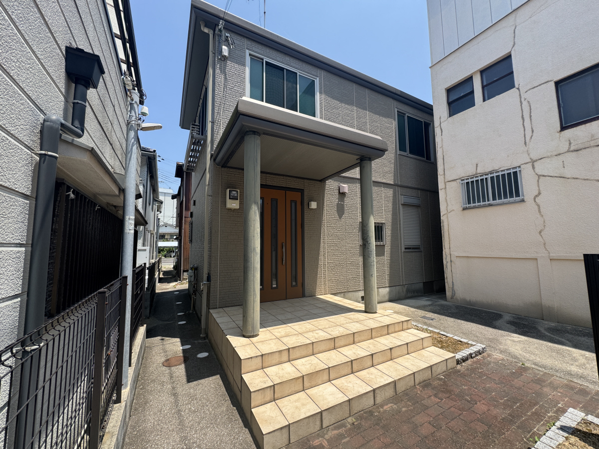 物件番号:1076743811 人気エリアの戸建賃貸　ペット相談可　駐車場敷地内3台空有です