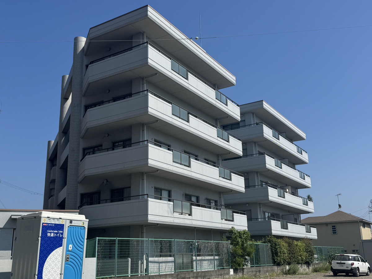 物件番号:1076746477 人気の分譲マンションシリーズ スーパー近く生活便利 広々専用庭もあります