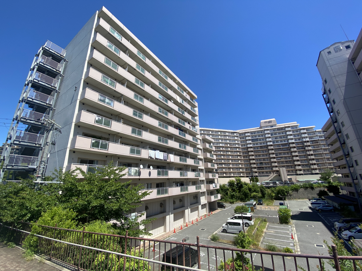 物件番号:1076744071 子育て世帯向けのリノベーション物件！周辺買い物施設も充実！駐車場もあります