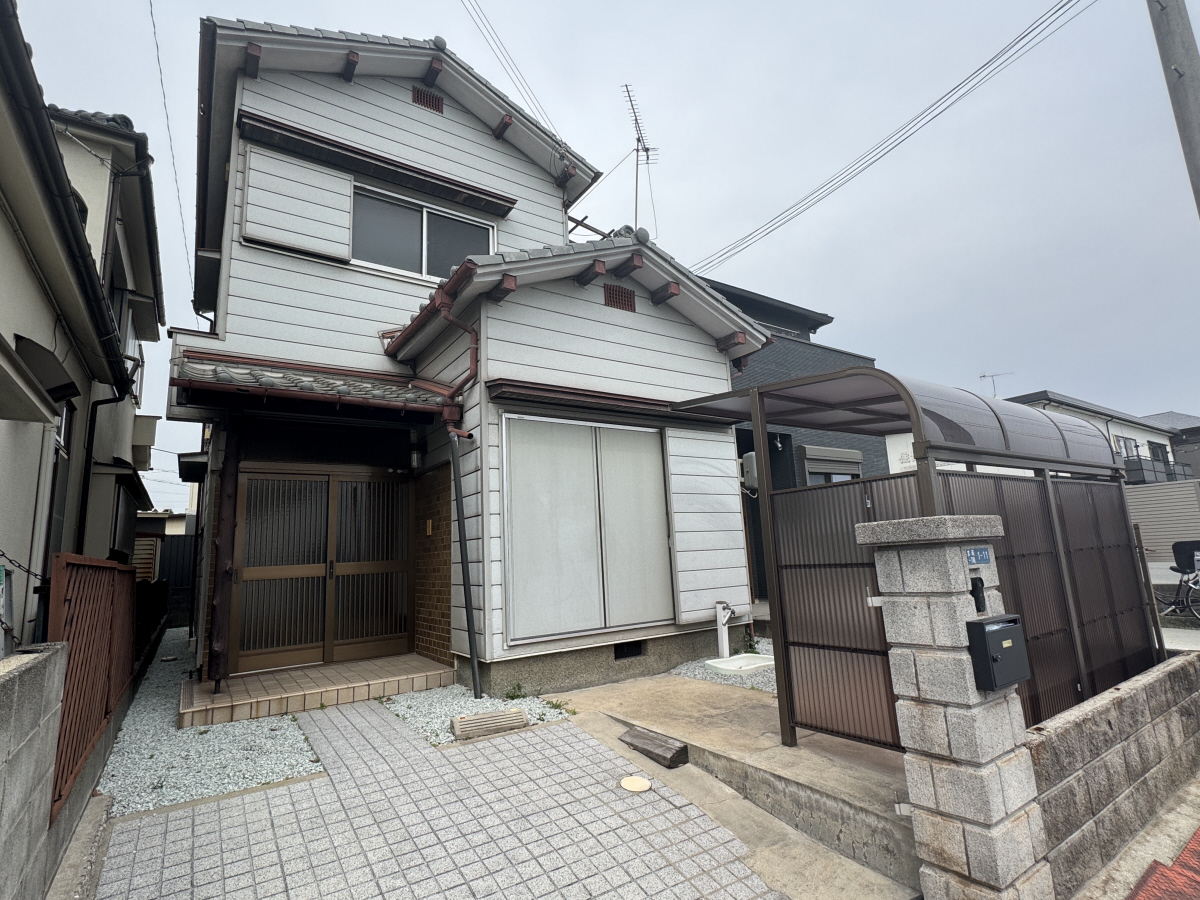 物件番号:1076744093 人気の戸建賃貸　ペット（小型犬3匹まで）相談可　駐車場１台込の賃料です