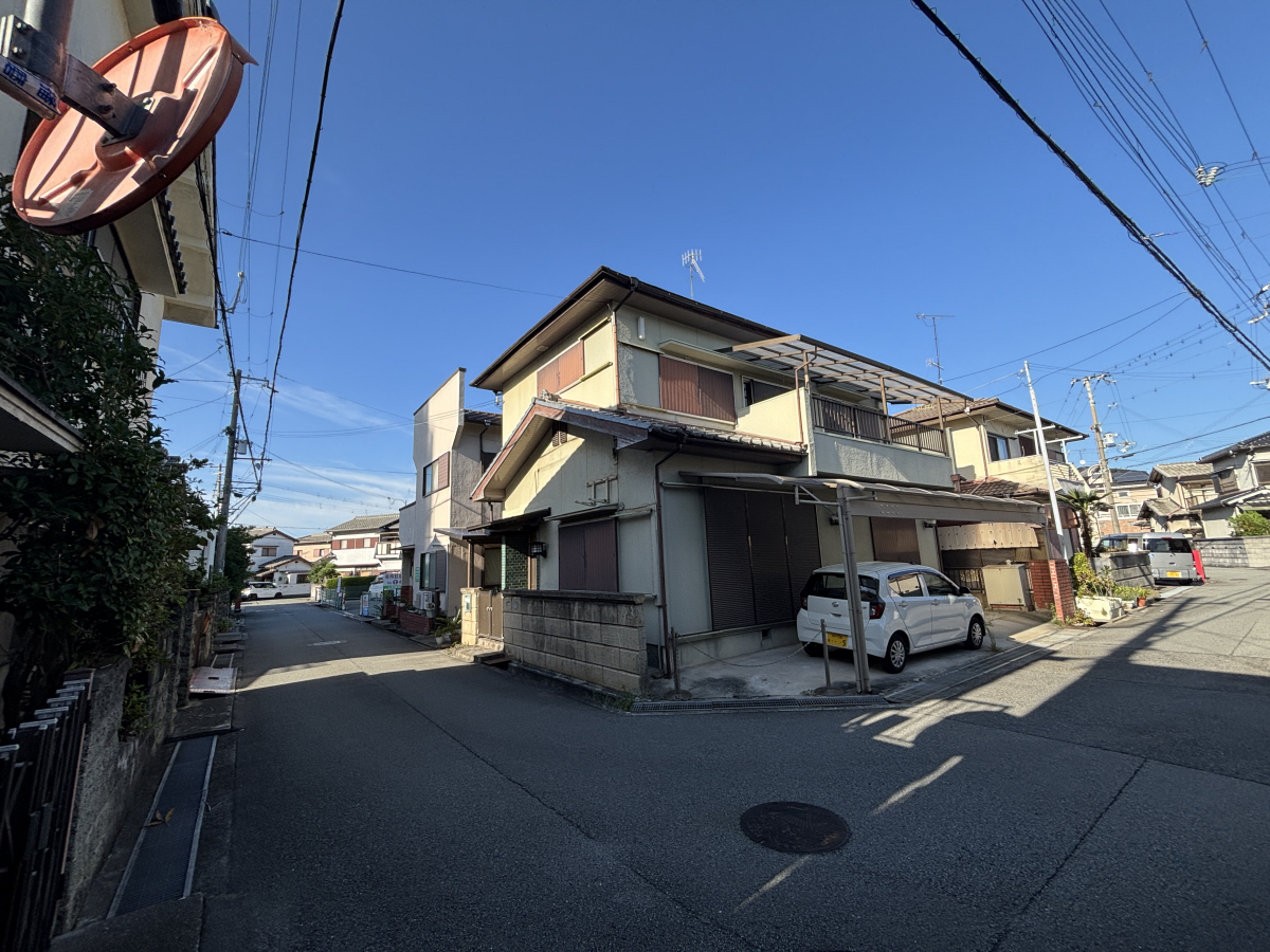 物件番号:1076744105 JR土山駅まで楽々の徒歩圏内　ペット相談可　駐車場１台込の賃料です