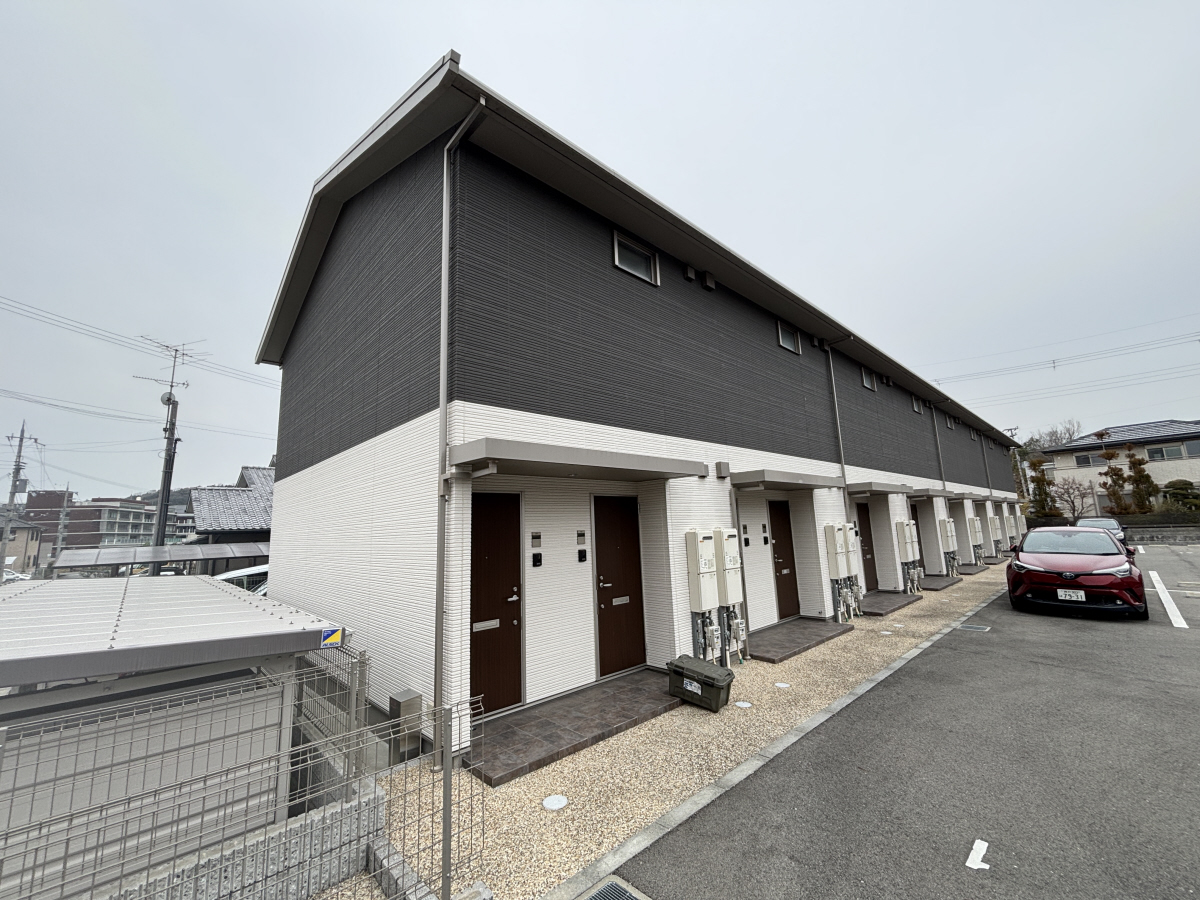 物件番号:1076744224 大手ハウスメーカー施工の築浅ハイツ　ネット無料　人気の3点セパレートです