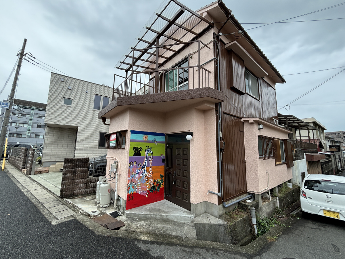 物件番号:1076744315 ペット相談可の戸建て 全面リフォーム済です エアコン・システムキッチン付き 角地