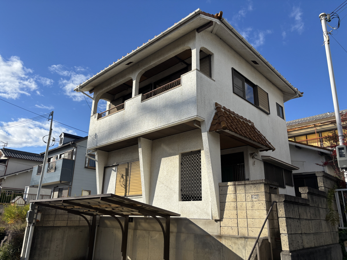 物件番号:1076744363 閑静な住宅街で環境・日当りともに良好　ペット相談可　駐車場1台込の賃料