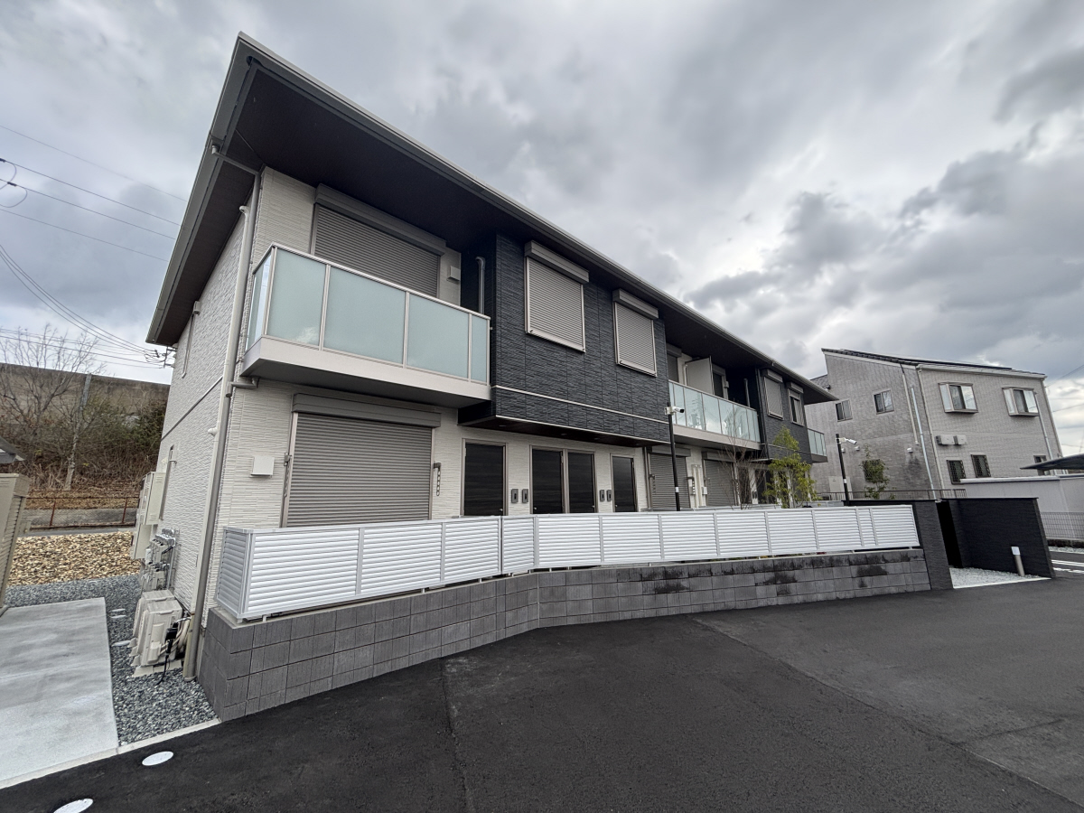 物件番号:1076744479 ペット(猫も)OKの新築ハイツ 設備充実・ネット無料 駐車場1台込の賃料です