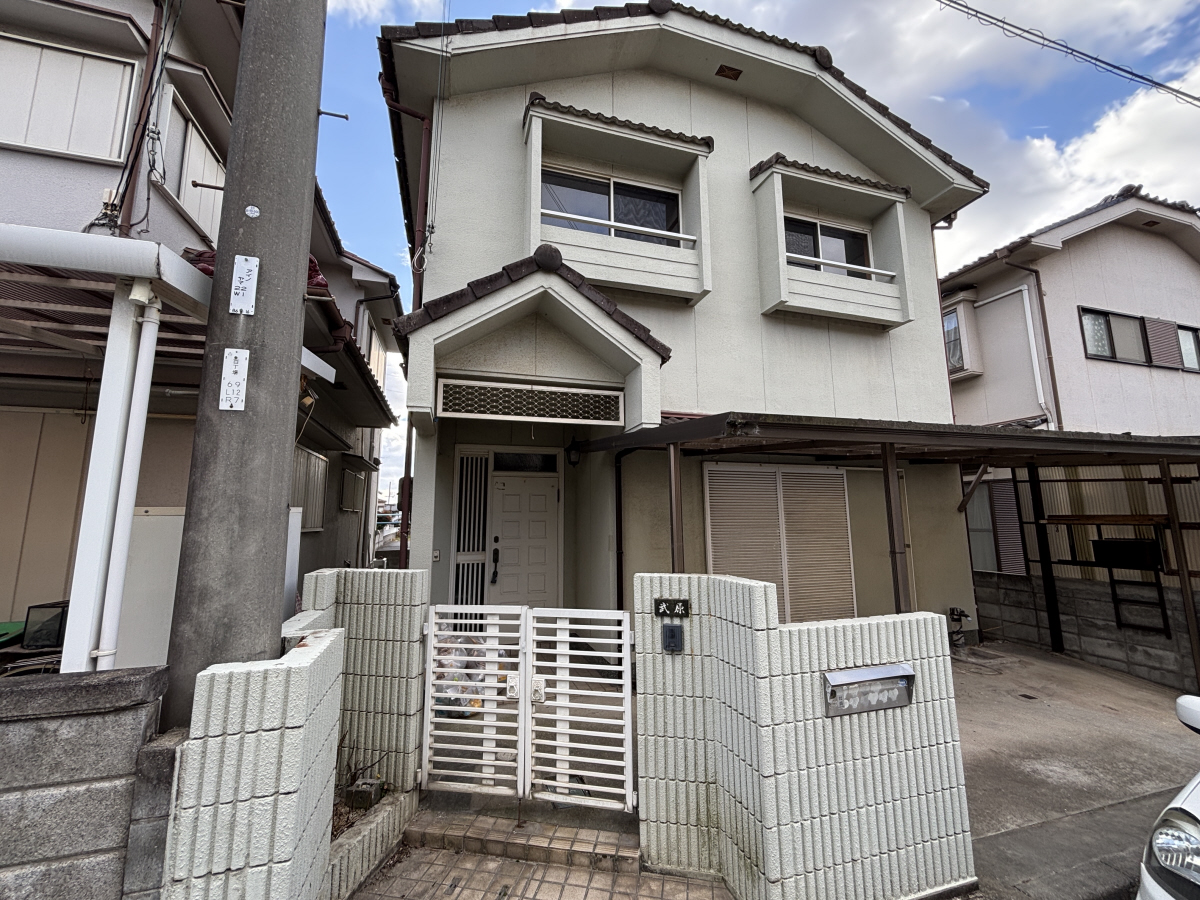 物件番号:1076745042 ペット(大型犬も)OK システムキッチン・フロ新調 駐車場1台込みの賃料です