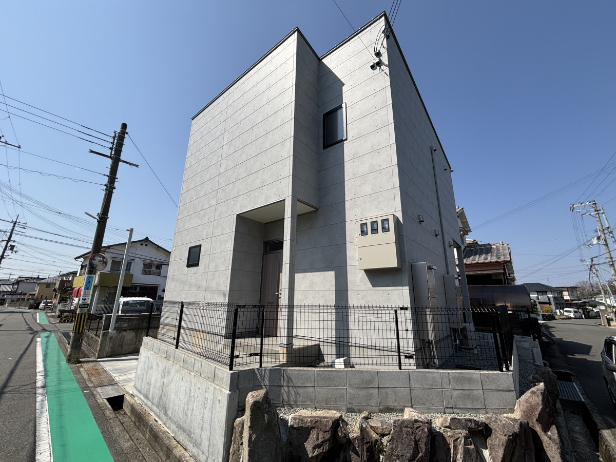 物件番号:1076745539 ペット相談可の築浅デザイナーズハイツ 事務所利用も可 インターネット無料です