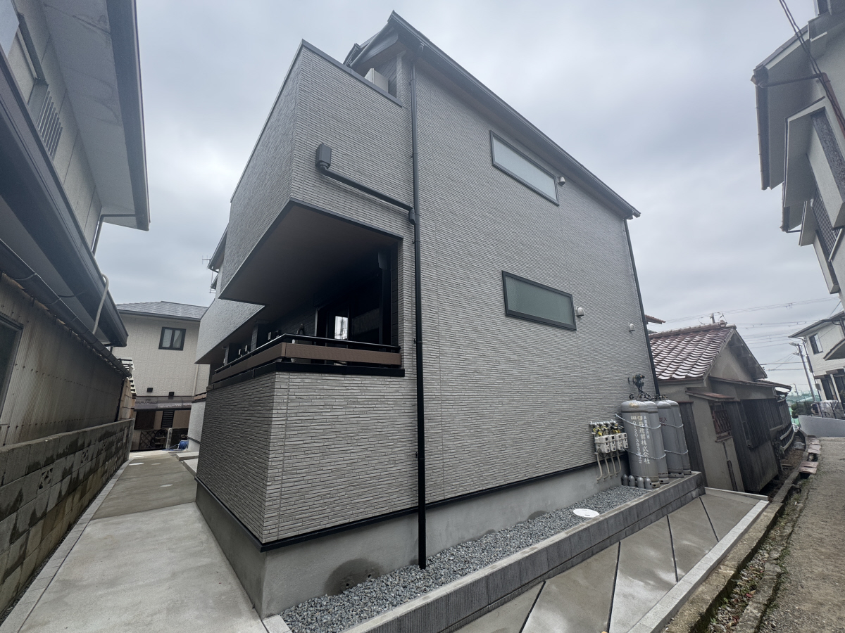 物件番号:1076745578 ペット(2匹まで)OKの新築ハイツ 設備充実 インターネット無料 全戸角部屋