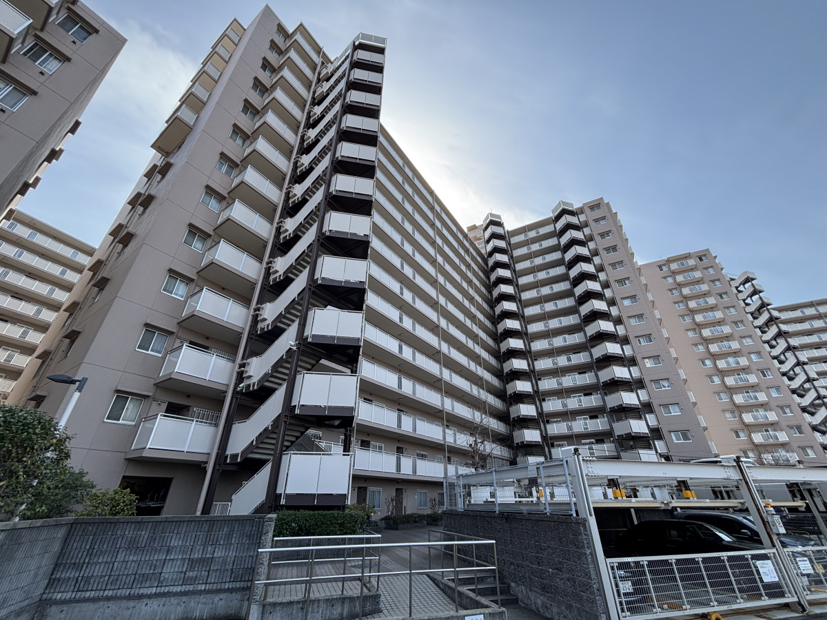 物件番号:1076745610 人気の分譲マンション　近隣にスーパー・ドラッグストア有り　高層階で日当たり良好