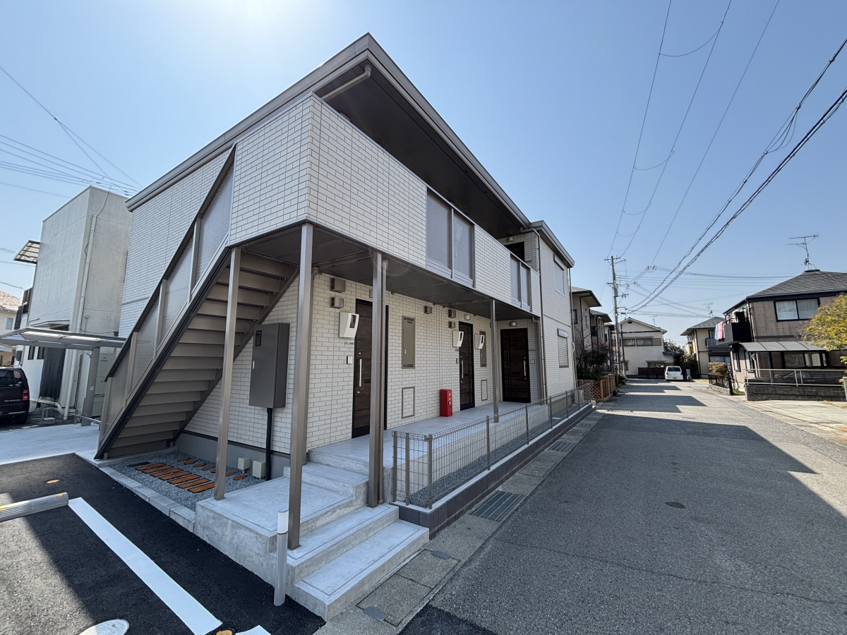 物件番号:1076745715 ペット相談可の新築ハイツ　設備充実　ネット無料　駐車場１台込みの賃料です