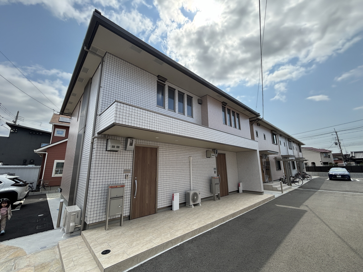 物件番号:1076745831 大手ハウスメーカー施工の新築ハイツ　防音室有り　駐車場2台込みの賃料です