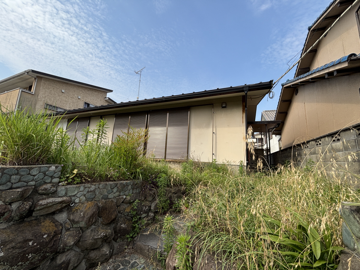 物件番号:1076746113 2025年12月に大規模リフォーム済み 設備新品 駐車場1台込みの賃料です