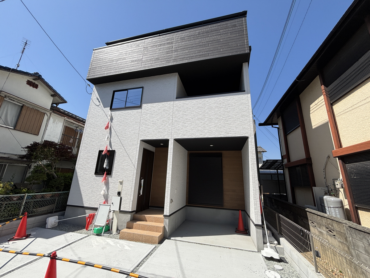 物件番号:1076745975 土山駅から徒歩5分　駐車場2台無料　安心のモニターインターホン付　日当り良好