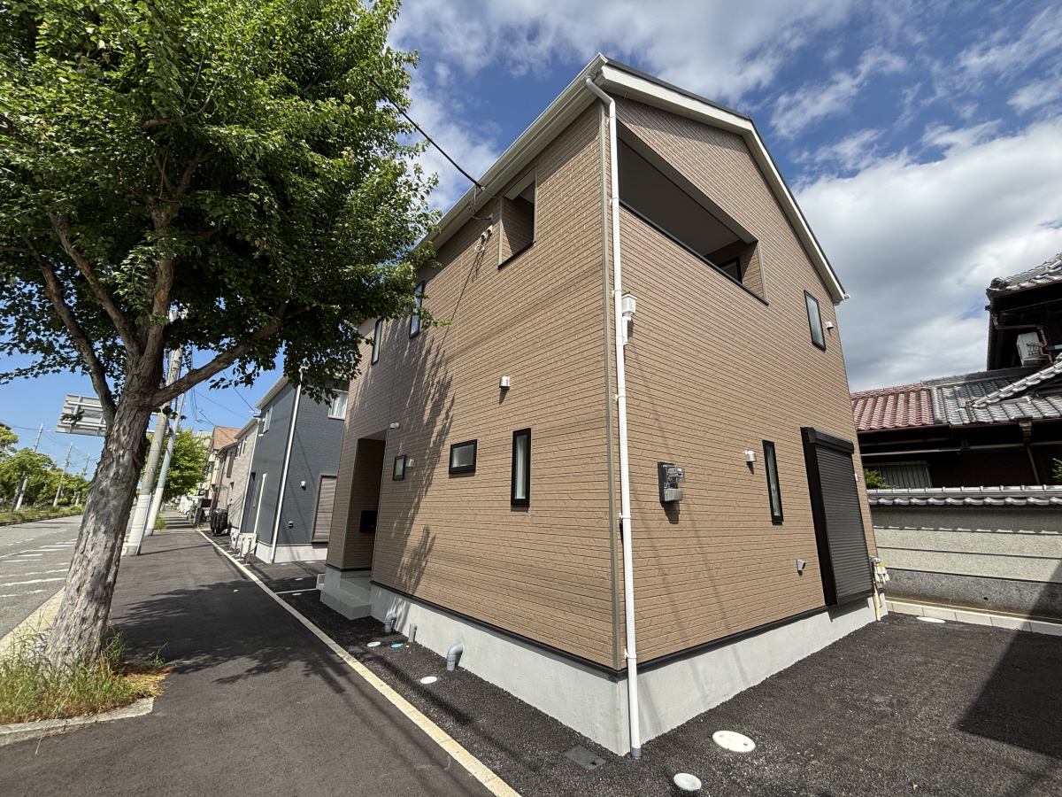 物件番号:1076746227 新築未入居戸建て賃貸 設備充実・トイレ2ヶ所 駐車場2台込みの賃料です