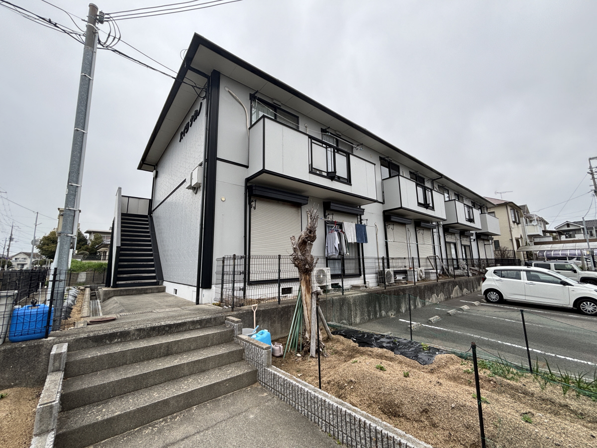 物件番号:1076745604 大手ハウスメーカー施工のハイツ ペット飼育可能 駐車場1台込の賃料です