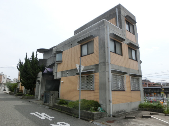 物件番号:1076726895 JR魚住駅まで徒歩５分　生活便利な立地　角部屋で日当り良好です