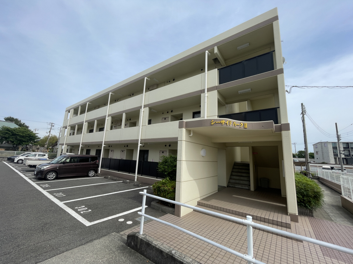 物件番号:1076714166 敷金・礼金０円キャンペーン　収納たっぷり　日当たり良好　敷地内駐車場完備