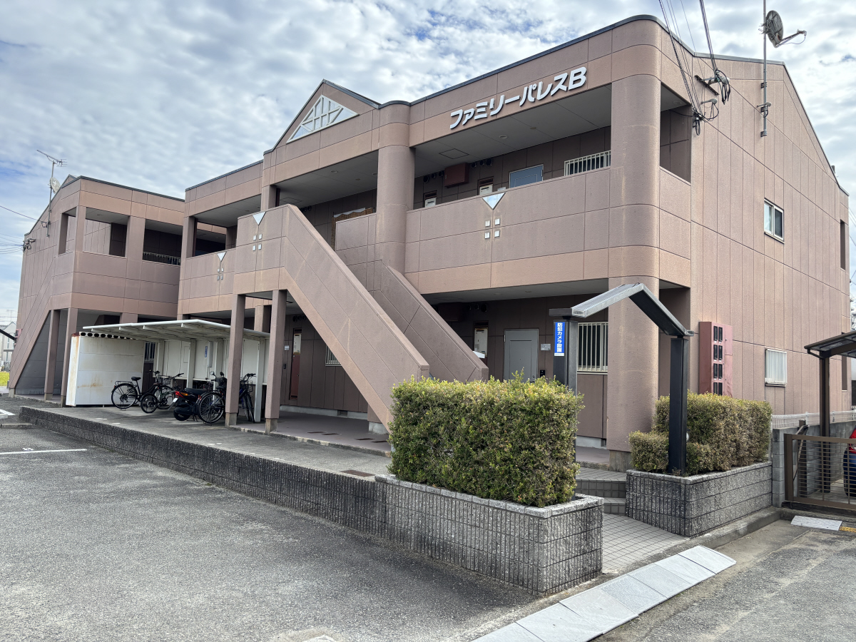 物件番号:1076715220 リノベーション物件!水回り一新☆コンビニも徒歩2分で便利 専用庭付き♪