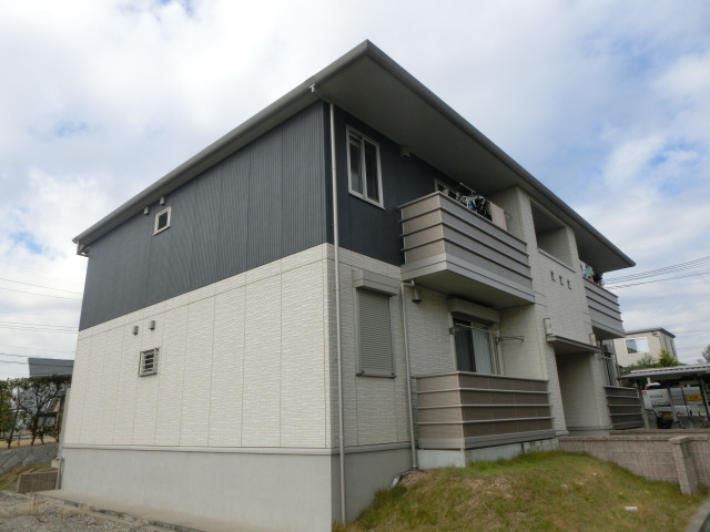 物件番号:1076715955 全戸角部屋で日当り良好　駐車場１台込の賃料　2台目駐車場5,500円