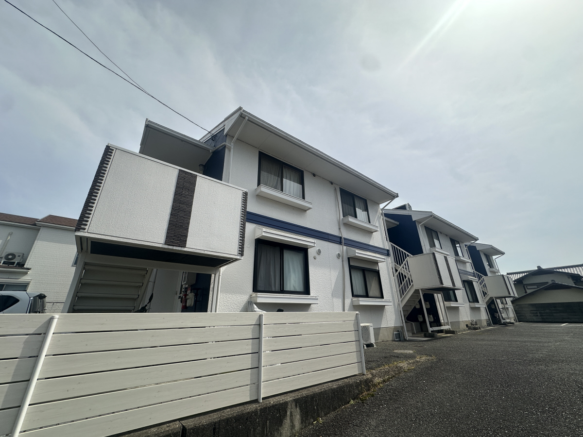 物件番号:1076727282 閑静な住宅街　敷地内駐車場完備　角部屋で日当り良好です