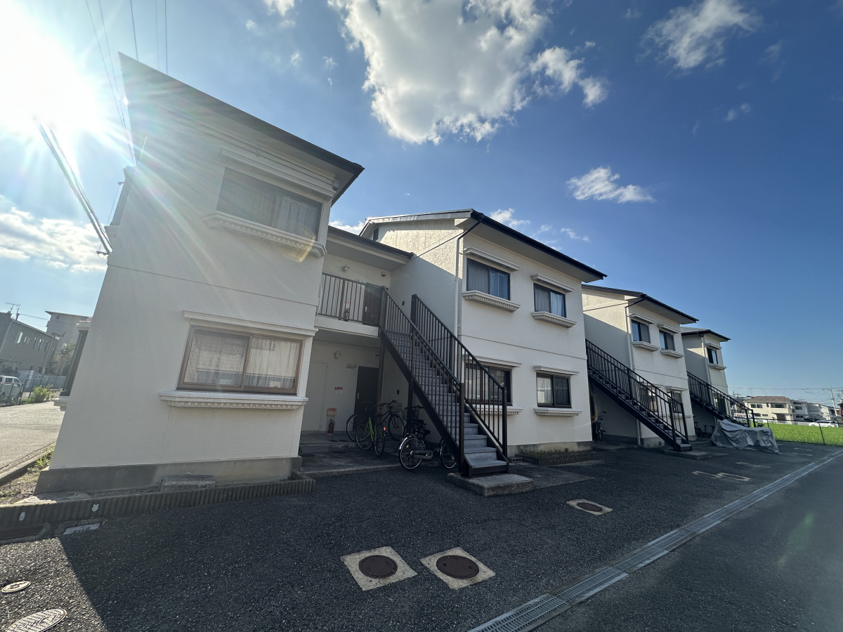 物件番号:1076732894 バス停・スーパーまで徒歩３分　敷地内駐車場完備　2台目駐車場空有り