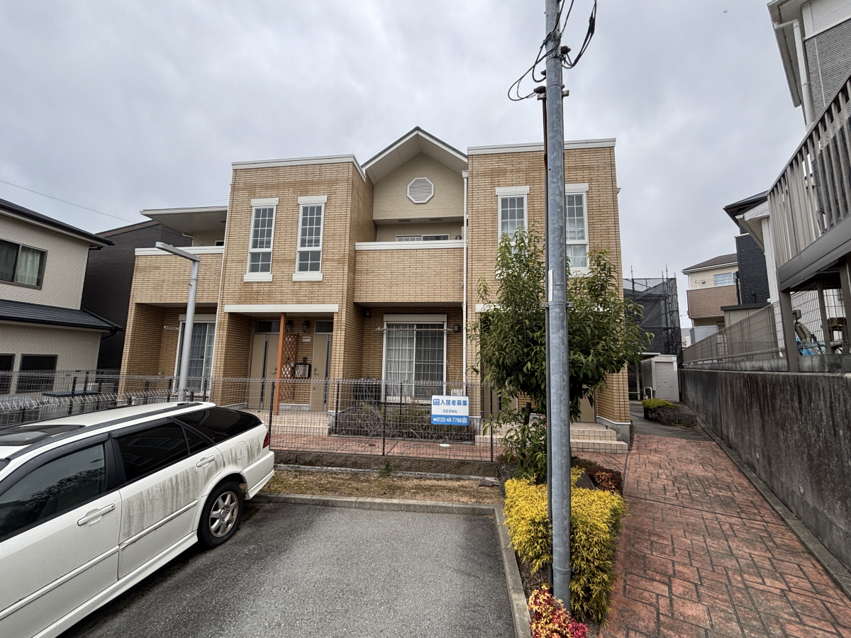 物件番号:1076712261 オシャレな外観 周辺生活施設多数有ります 人気のカウンターキッチンです