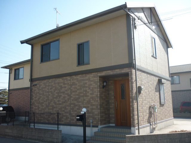 物件番号:1076713343 大手ハウスメーカー施工の戸建タイプ 駐車場2台分付き 経済的な都市ガスです