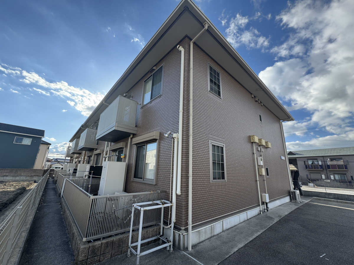 物件番号:1076745131 大手ハウスメーカー施工のエコキュート 駐車場1台込の賃料です 日当り良好