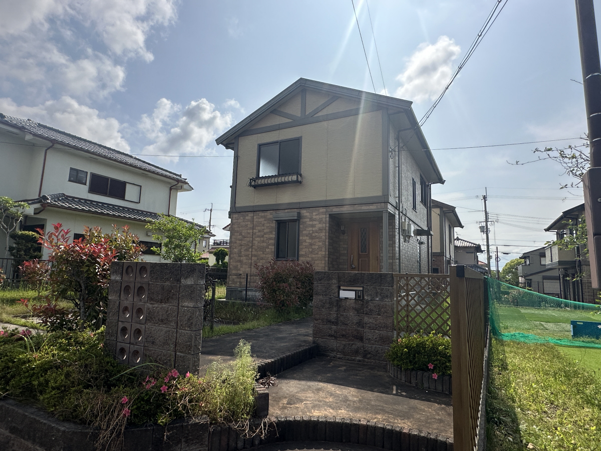 物件番号:1076718956 駐車場2台分無料　専用庭付き戸建て　ネット無料　南向きで日当たり良好