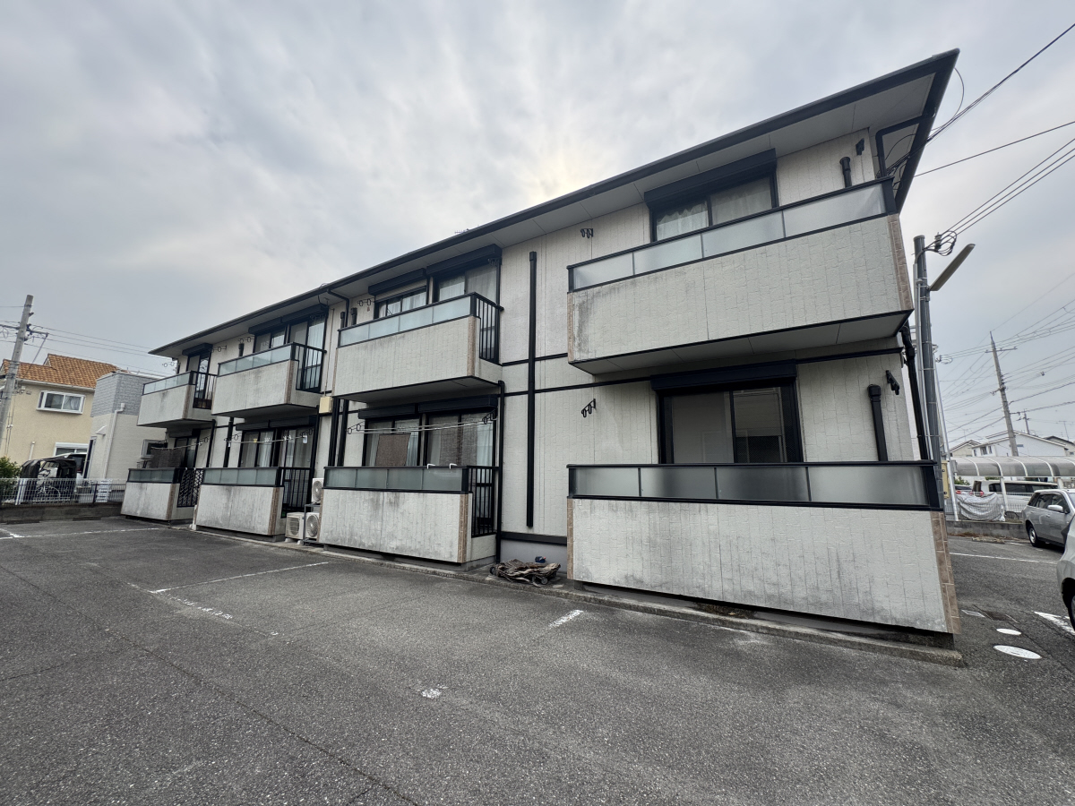 物件番号:1076742925 ペット（小型犬）飼育可　角部屋で日当たり良好　駐車場１台込の賃料です