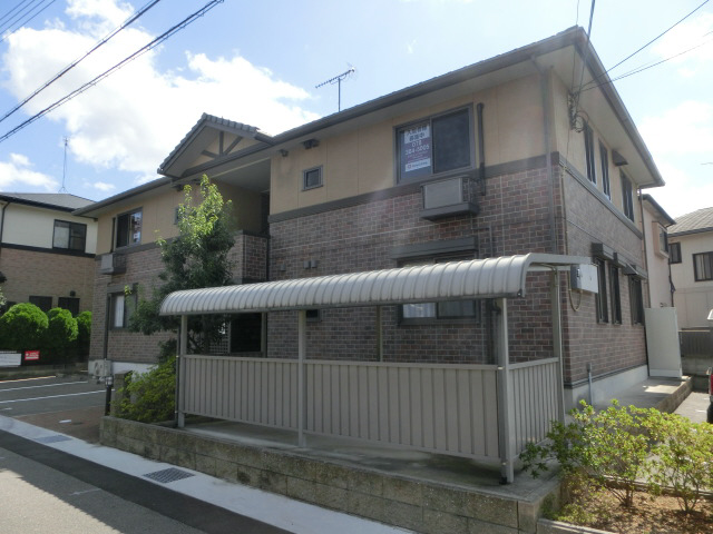 物件番号:1076737135 大手ハウスメーカー施工のハイツ　全戸角部屋　駐車場１台込の賃料です