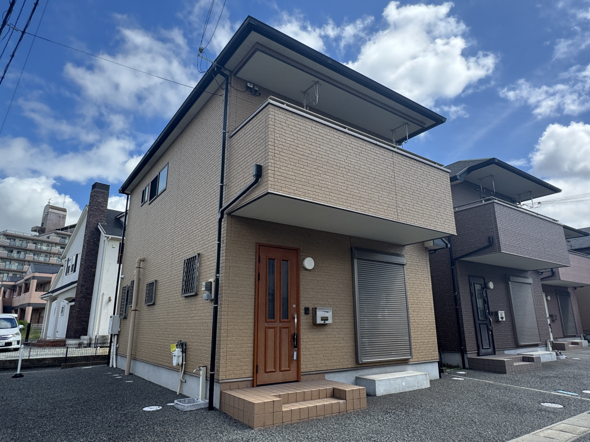 物件番号:1076714618 生活便利な立地 人気の戸建タイプ 敷地内駐車場2台込の賃料です
