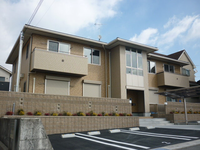 物件番号:1076740786 大手ハウスメーカー施工の築浅ハイツ　オール電化　P１台込の賃料です