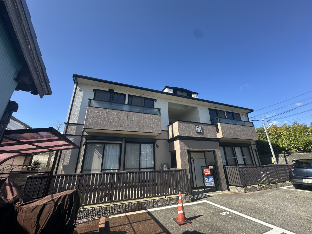 物件番号:1076727019 全戸角部屋　南向きバルコニーで日当り良好　敷地内駐車場完備です