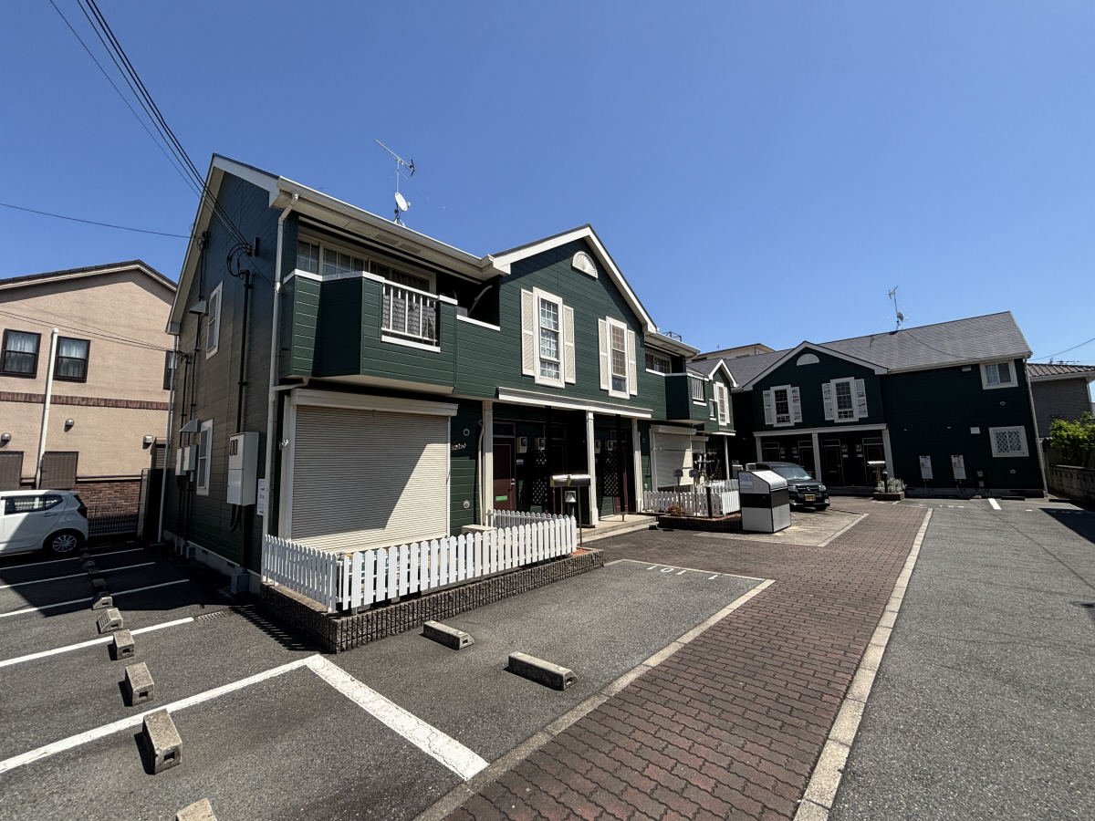 物件番号:1076724251 大手ハウスメーカー施工のハイツ　敷地内駐車場完備　南向きで日当り良好です