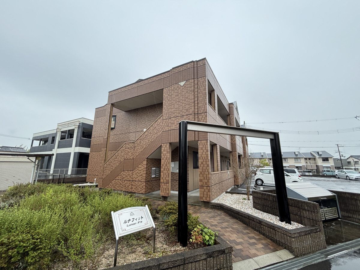 物件番号:1076741058 大手ハウスメーカー施工のハイツ　設備も充実してます　コンビニ徒歩３分で便利です