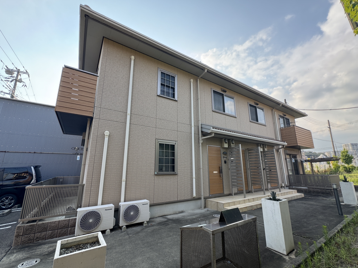 物件番号:1076716793 大手ハウスメーカー施工の築浅ハイツ　全戸角部屋　敷地内駐車場完備